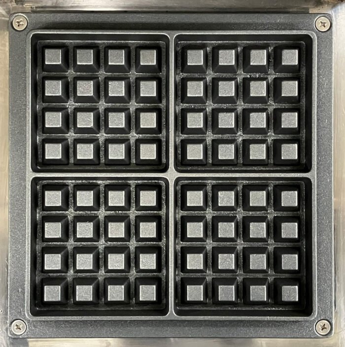 再塗装事例】SUNTECのワッフルメーカーを塗装してイベントでの使用も