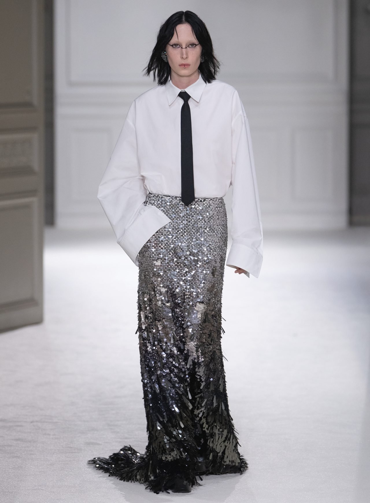 ブラックタイを自由に解釈。ヴァレンティノ 2023-24年秋冬コレクション