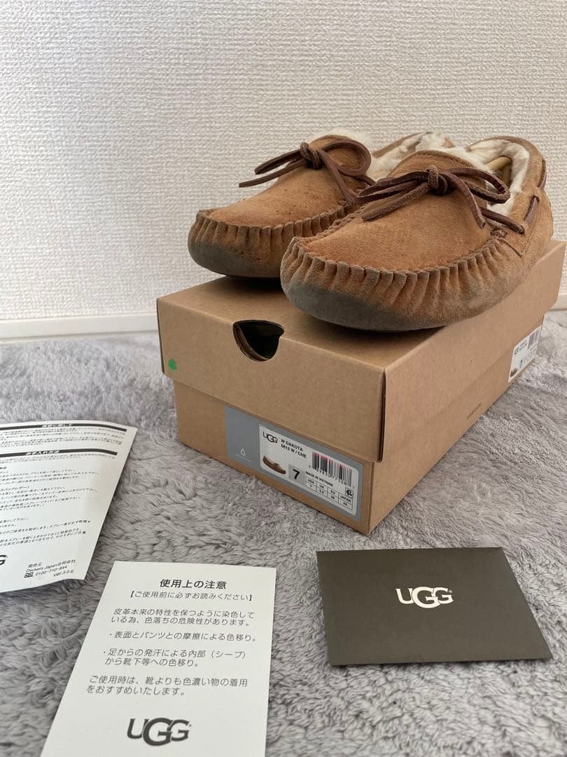 UGG ブラウン モカシン 7サイズ - メルカリ